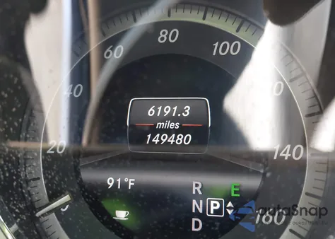 2013 Mercedes-Benz E 350 z USA, uszkodzony, nr VIN WDDHF5KB3DA767778